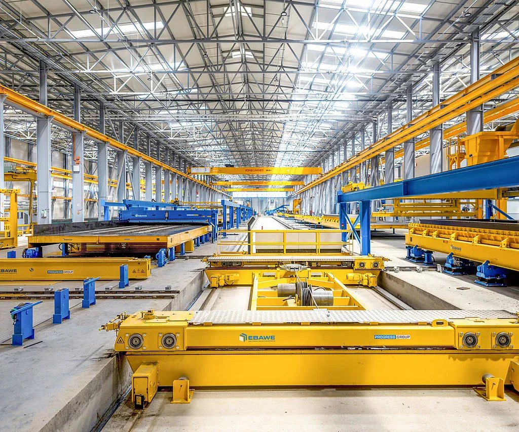 Precast factory hall with pallet circulation carriages on the production line
